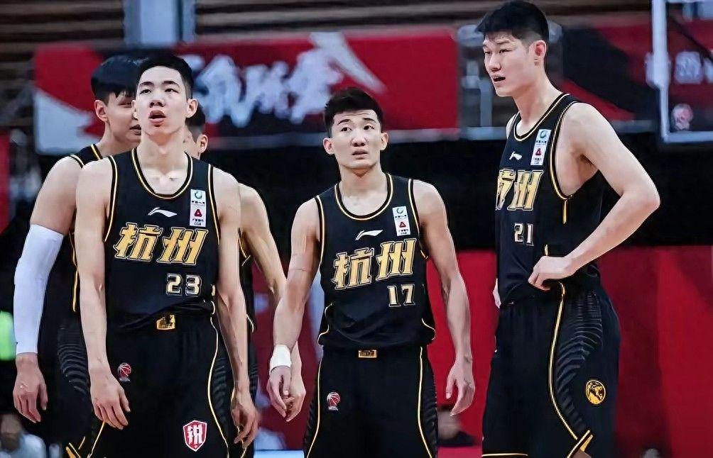 火箭两年合同签下签湖人后场大闸,他们并没有使用全额中产特例?