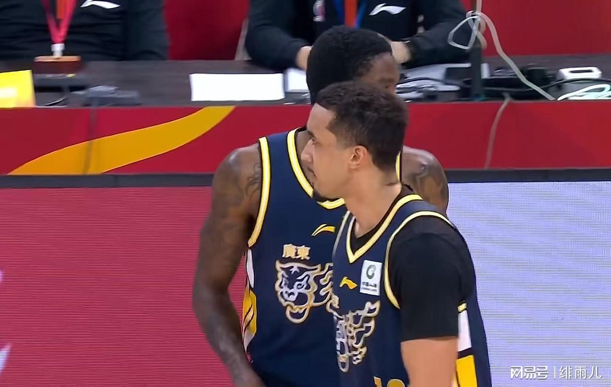 U17男篮虐委内瑞拉!张懿赵杰+2将齐爆,多人贡献,吕飞燕下替补