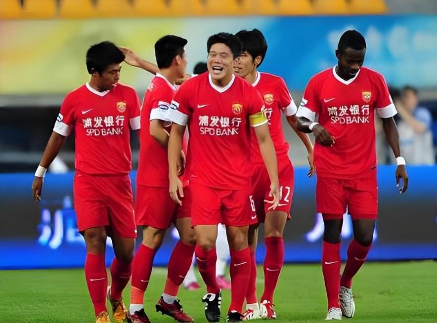 ESPN记者:皇马为琼阿梅尼标价9000万欧,今夏或出售他;邮报:曼联未来数月可能会和B费进行新合同谈判