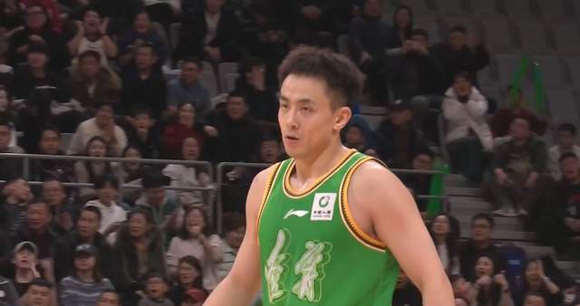 罗本承认：梅西非人类！和他同一时代踢球，是无数球星最大的无奈